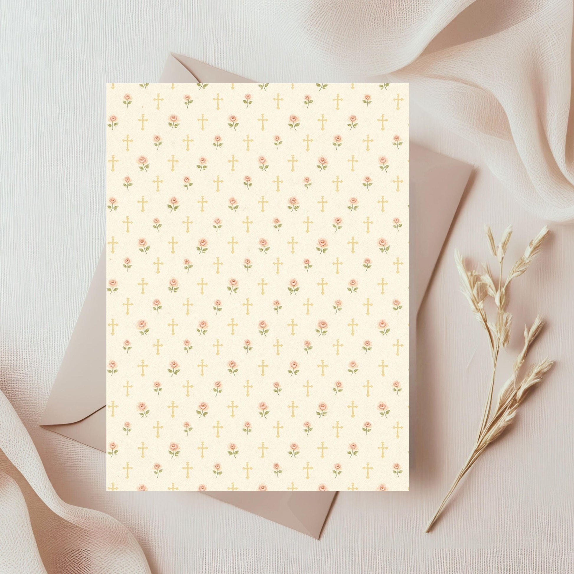 Romantic floral background with peach roses and greenery • Fondo floral romántico con rosas melocotón y follaje verde